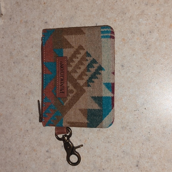 Pendleton Handbags - NWOT Pendleton clip on ID pouch wallet